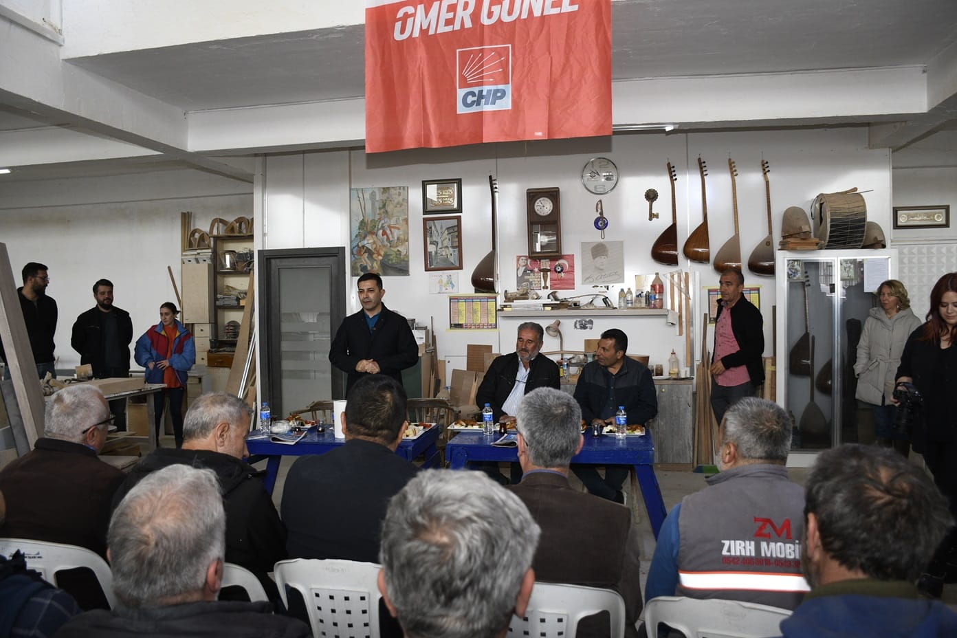 Başkan Ömer Günel, zanaatkarlar ve esnafla bir arada