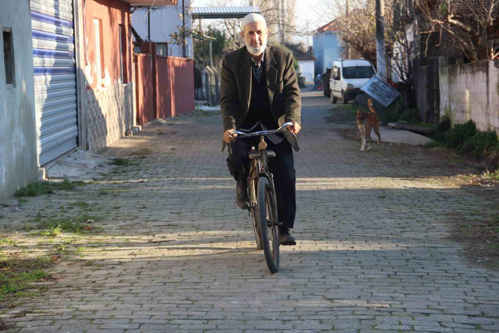 Gençlik yıllarında satın aldığı bisikleti, 57 yıldır kullanıyor