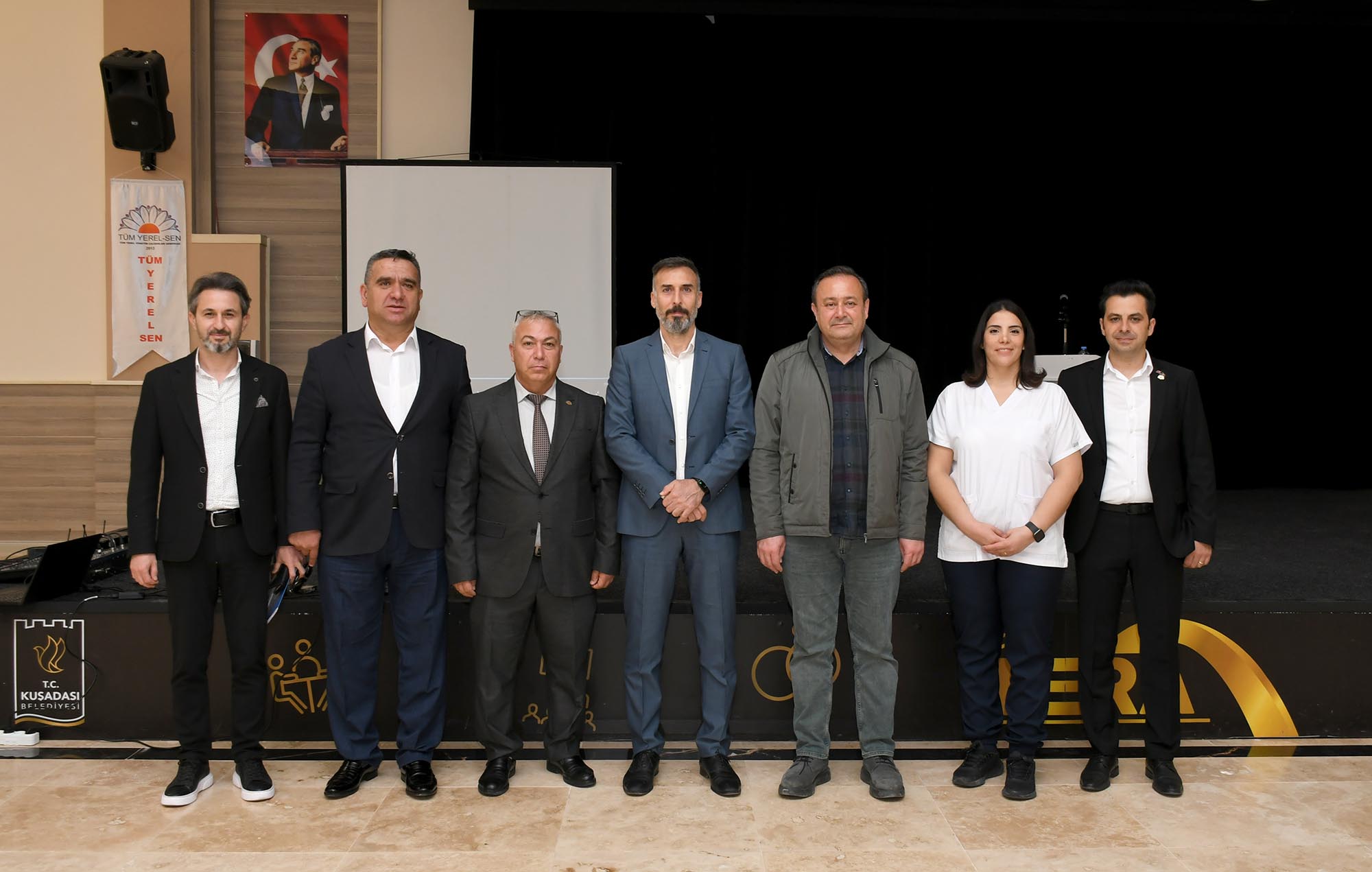Kuşadası Belediyesi’nde çalışan memurlar dayanışma toplantısında bir araya geldi