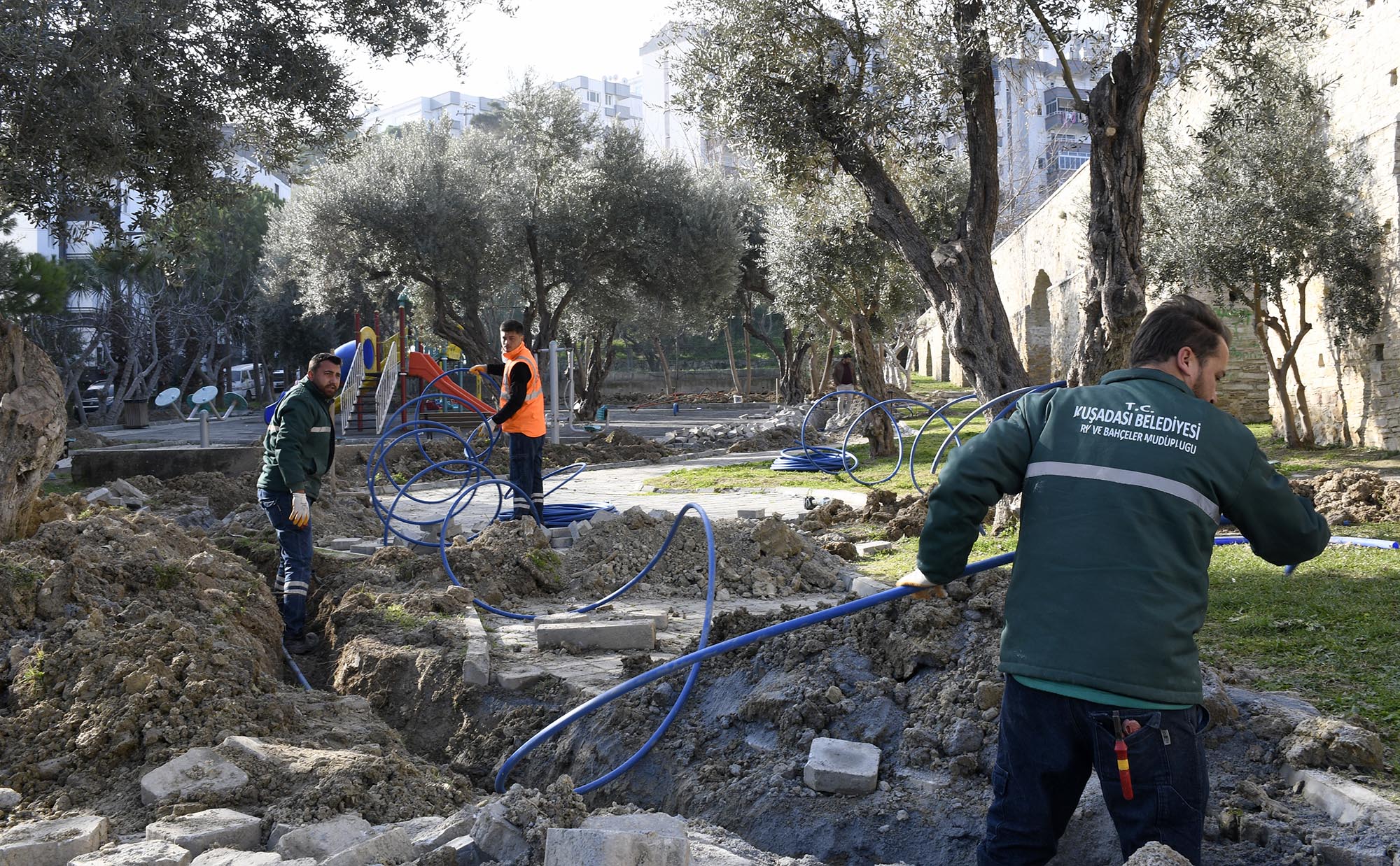 Kuşadası Belediyesi tarihe ışık tutuyor