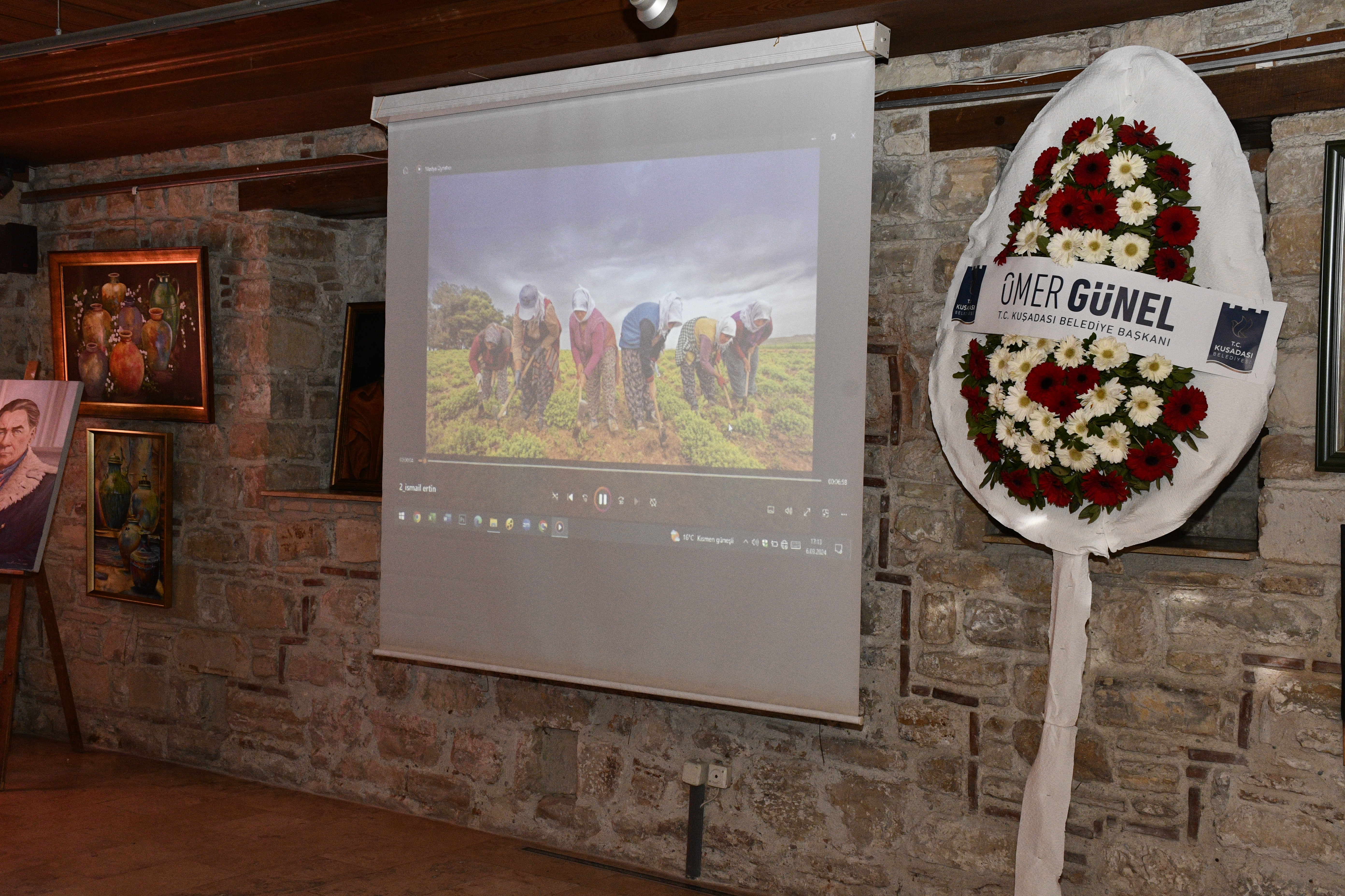 Kuşadası'nda Kadınlar Günü'ne özel fotoğraf sunumu