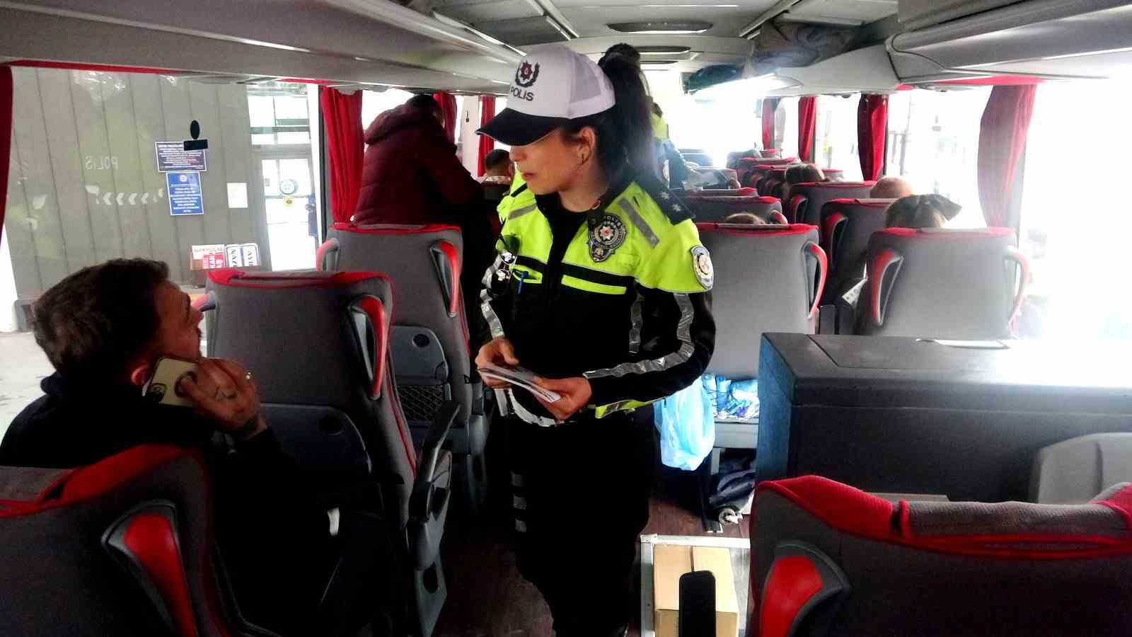 Muğla trafik ekiplerinden kadın sürücülere jest