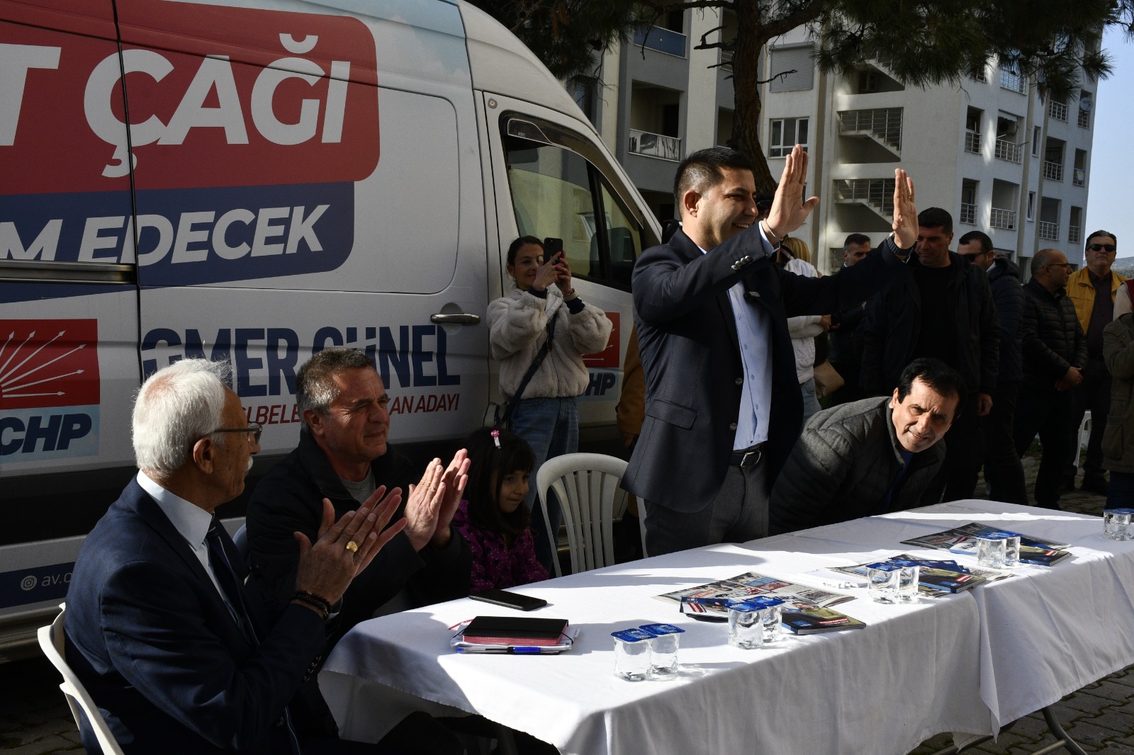 Uydukent Başkan Ömer Günel’i bağrına bastı!