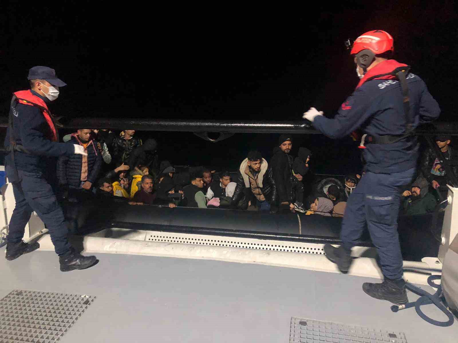 Datça’da düzensiz göçmenler kurtarıldı