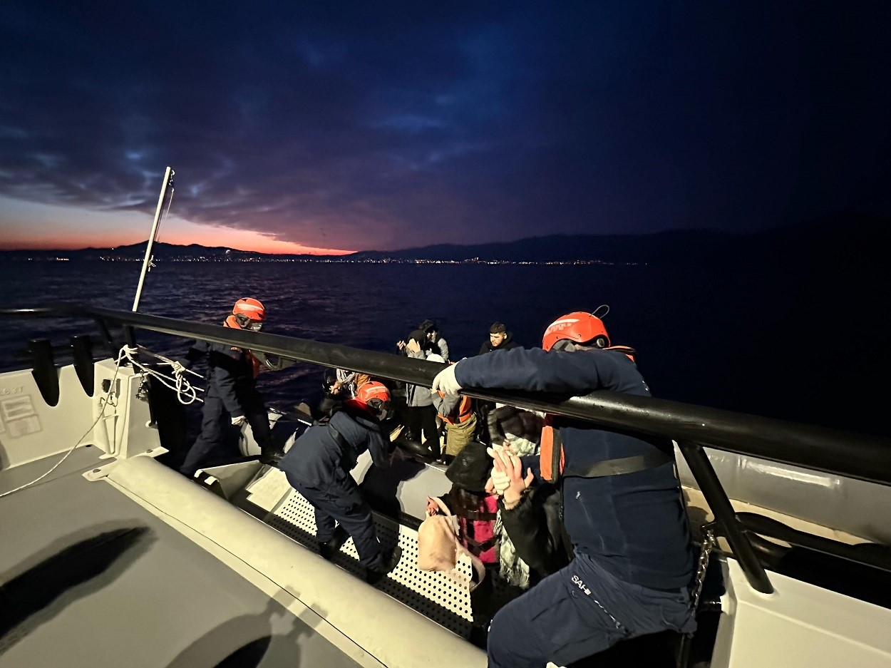 Kuşadası'nda 19 düzensiz göçmen yakalandı