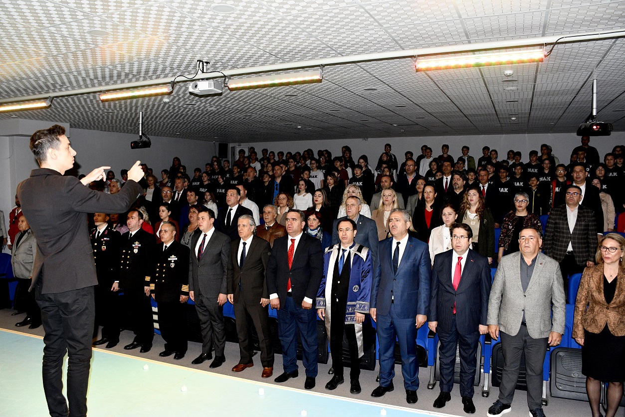 Kuşadası'nda İstiklal Marşı'nın Kabulü kutlandı