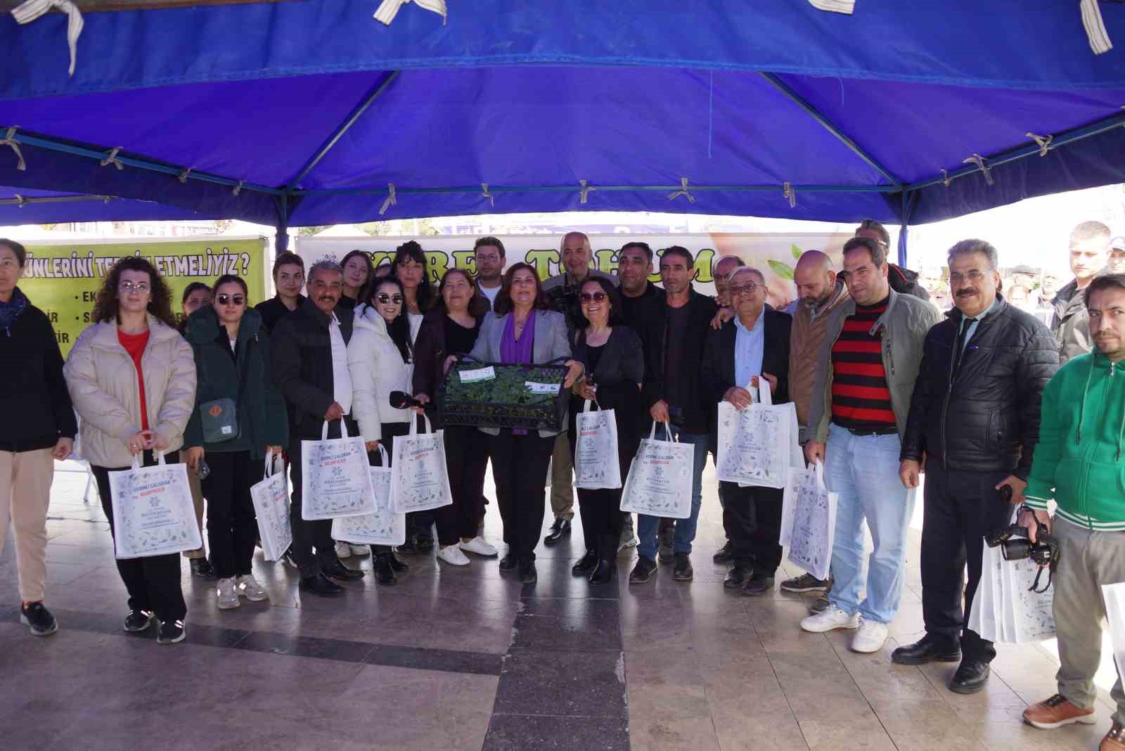 Aydınlılar ata tohumu fidelerini Başkan Çerçioğlu’nun elinden aldı