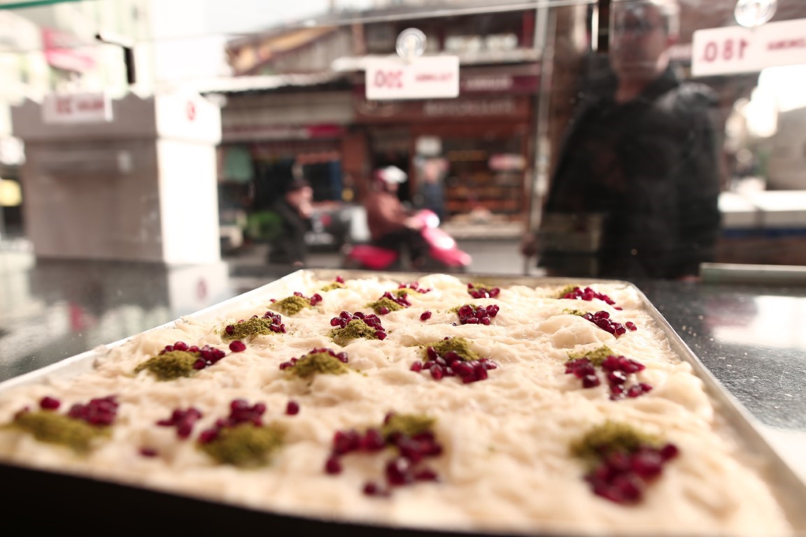 iftar sofralarının vazgeçilmezi güllaç tezgahlarda yerini aldı