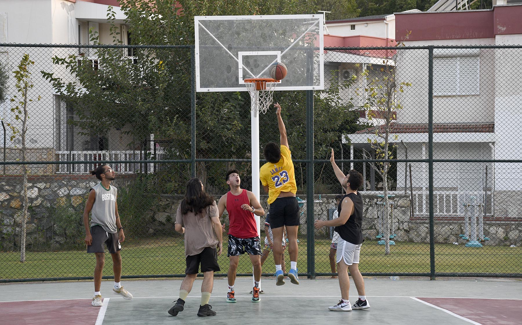 Başkan Ömer Günel, gençlerin gönlünde de taht kurdu