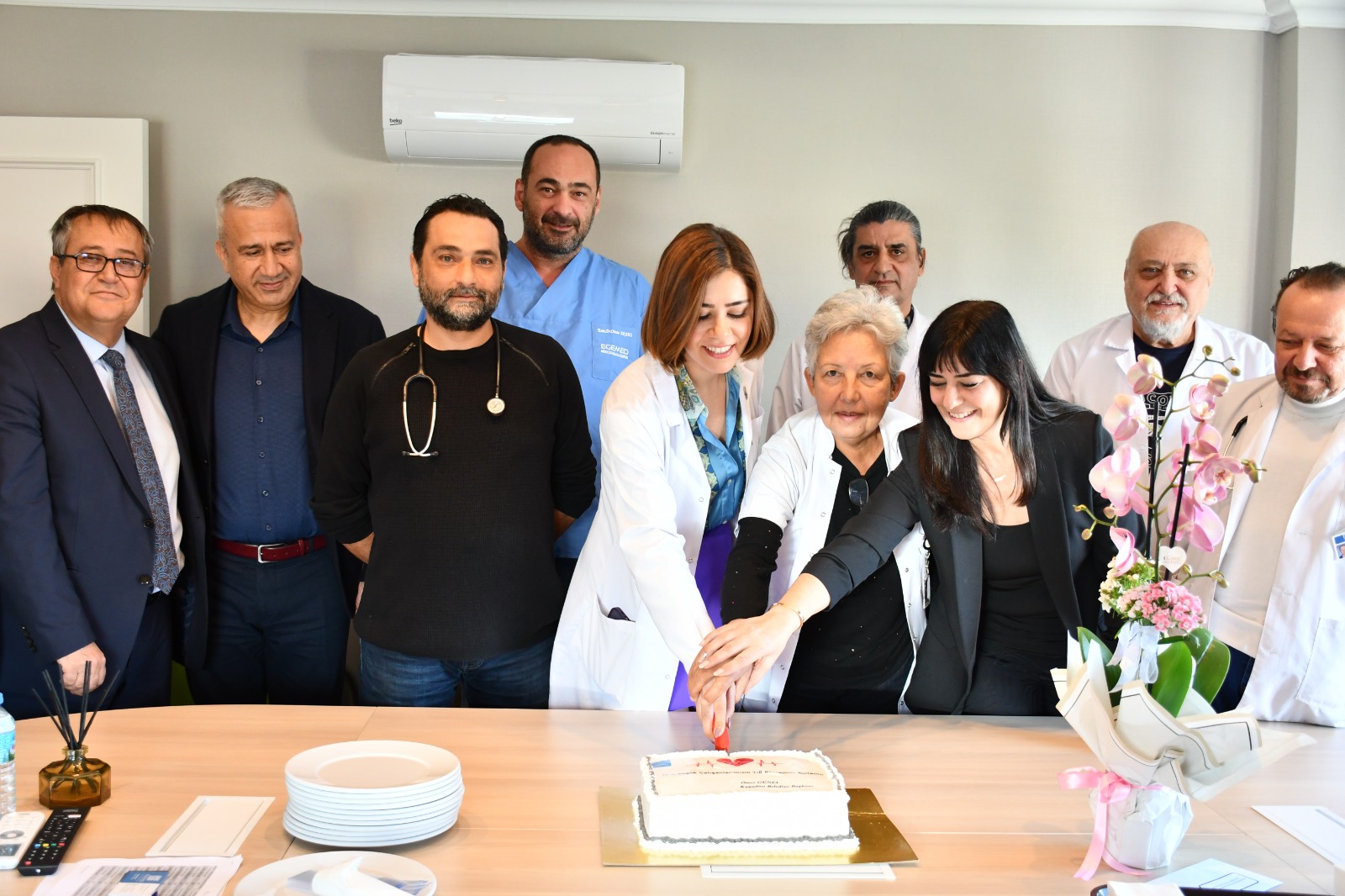 Kuşadası Belediyesi'nden sağlık çalışanlarına ziyaret