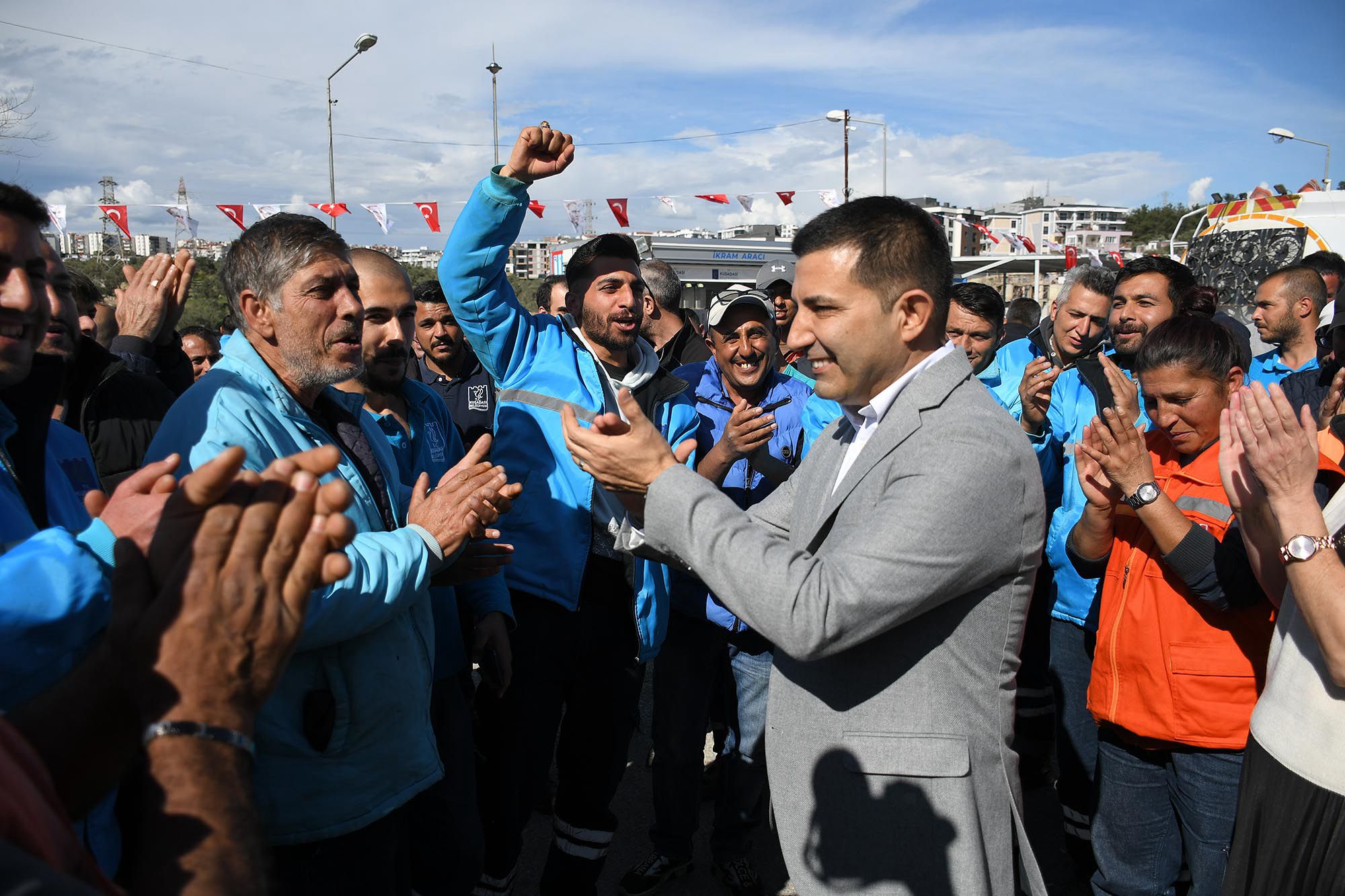 İşci dostu Başkan Ömer Günel’e coşkulu karşılama