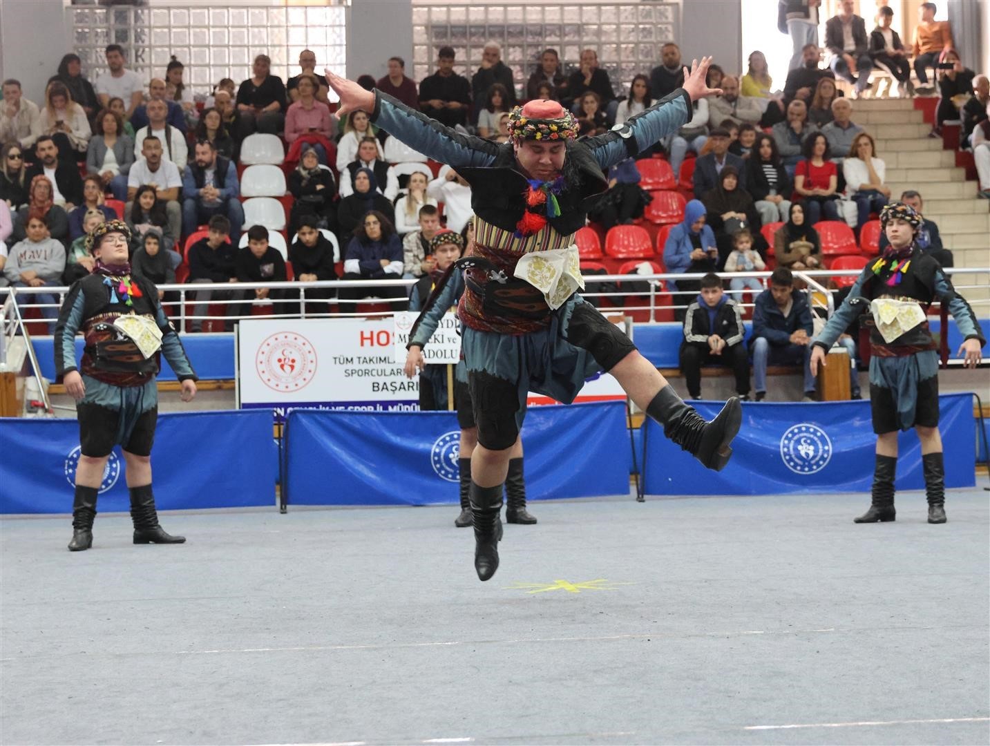 Halk oyunları müsabakaları sona erdi