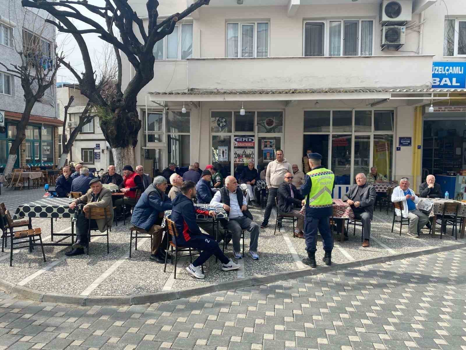 Kuşadası’nda vatandaşlar trafik için bilgilendirildi