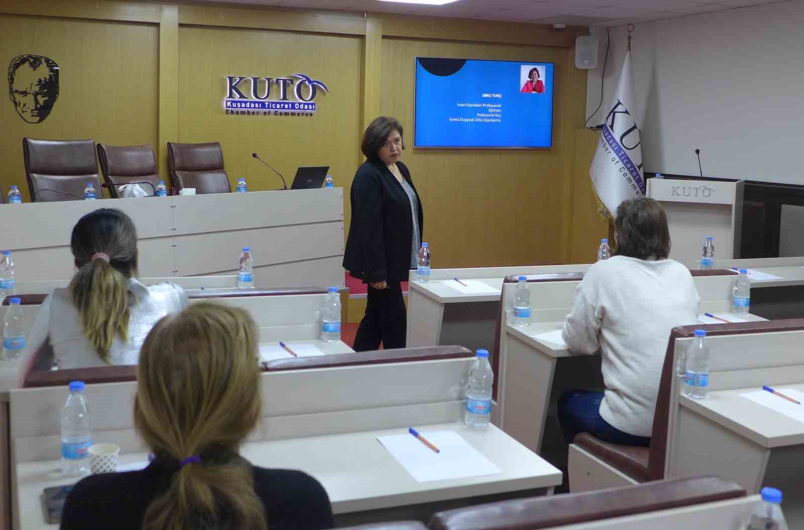 Kuşadası Ticaret Odası'nda çağrı merkezi incelikleri anlatıldı