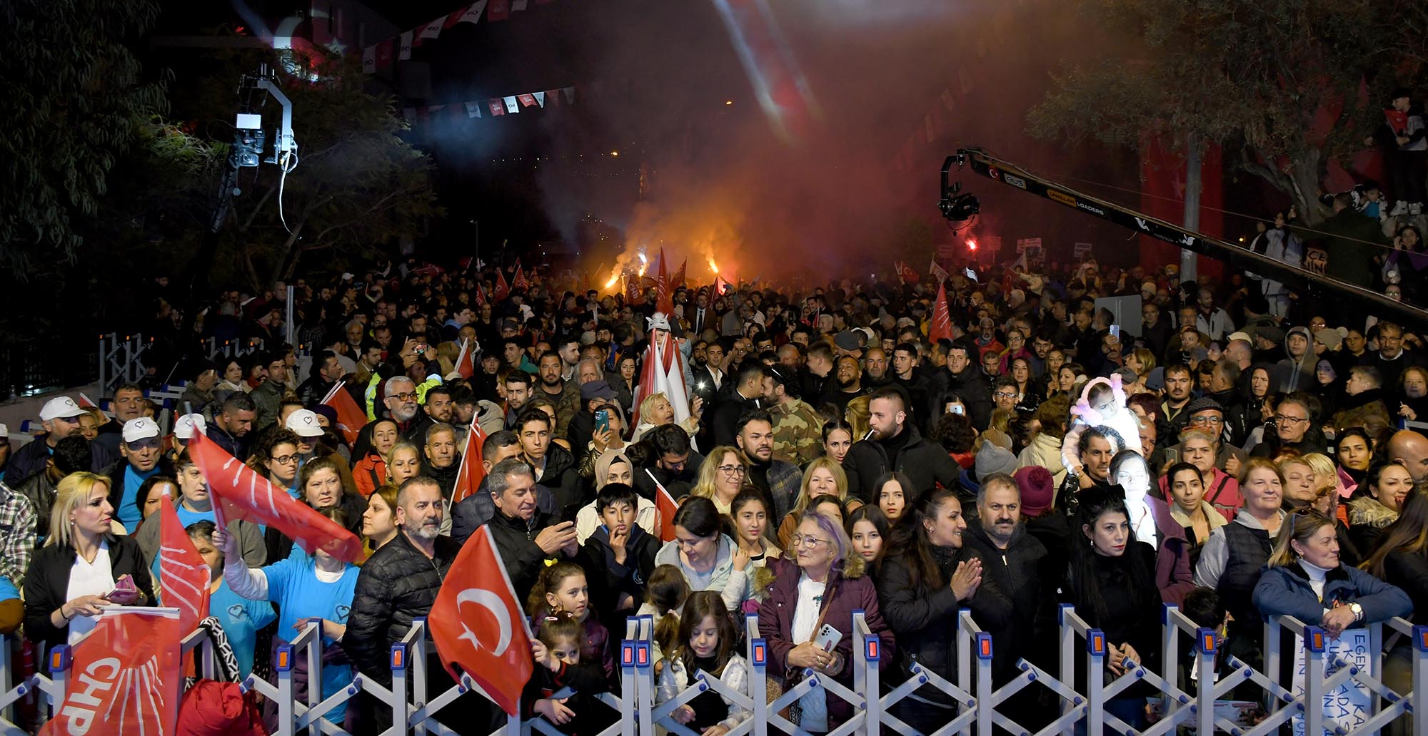Başkan Ömer Günel seçim mitinglerine Ege Mahallesi ile başladı