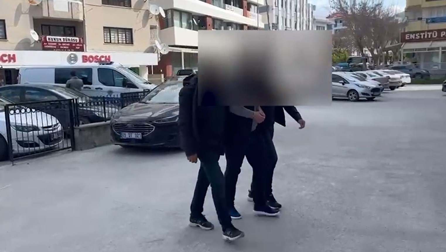 Kuşadası'nda suçlulara yönelik operasyon düzenlendi