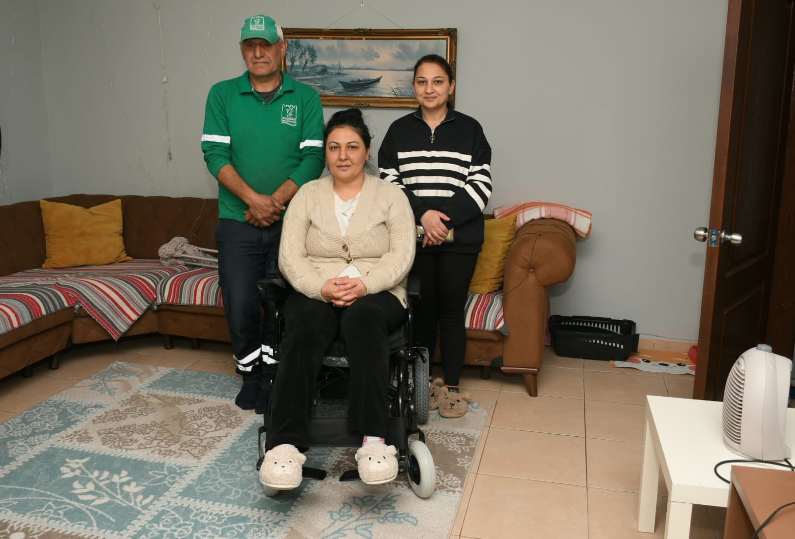 Başkan Ömer Günel'den tekerlekli sandalye desteği sürüyor