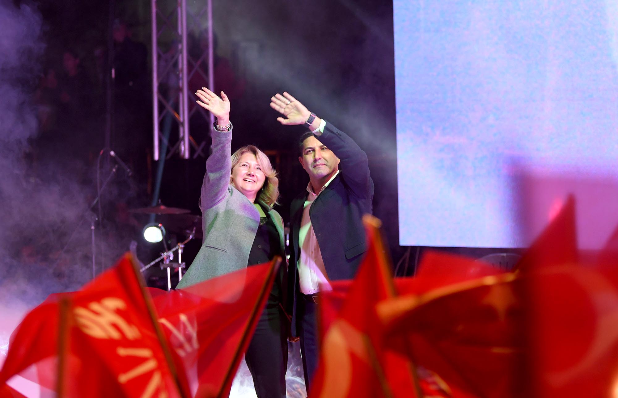 Başkan Ömer Günel'den kapalı gişe miting!