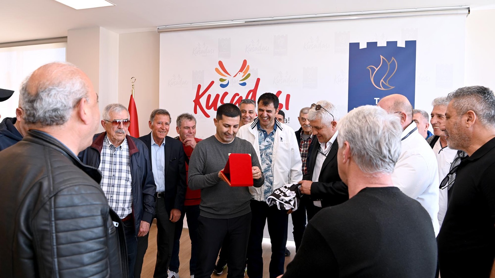 Kuşadasıspor’dan Başkan Ömer Günel’e teşekkür