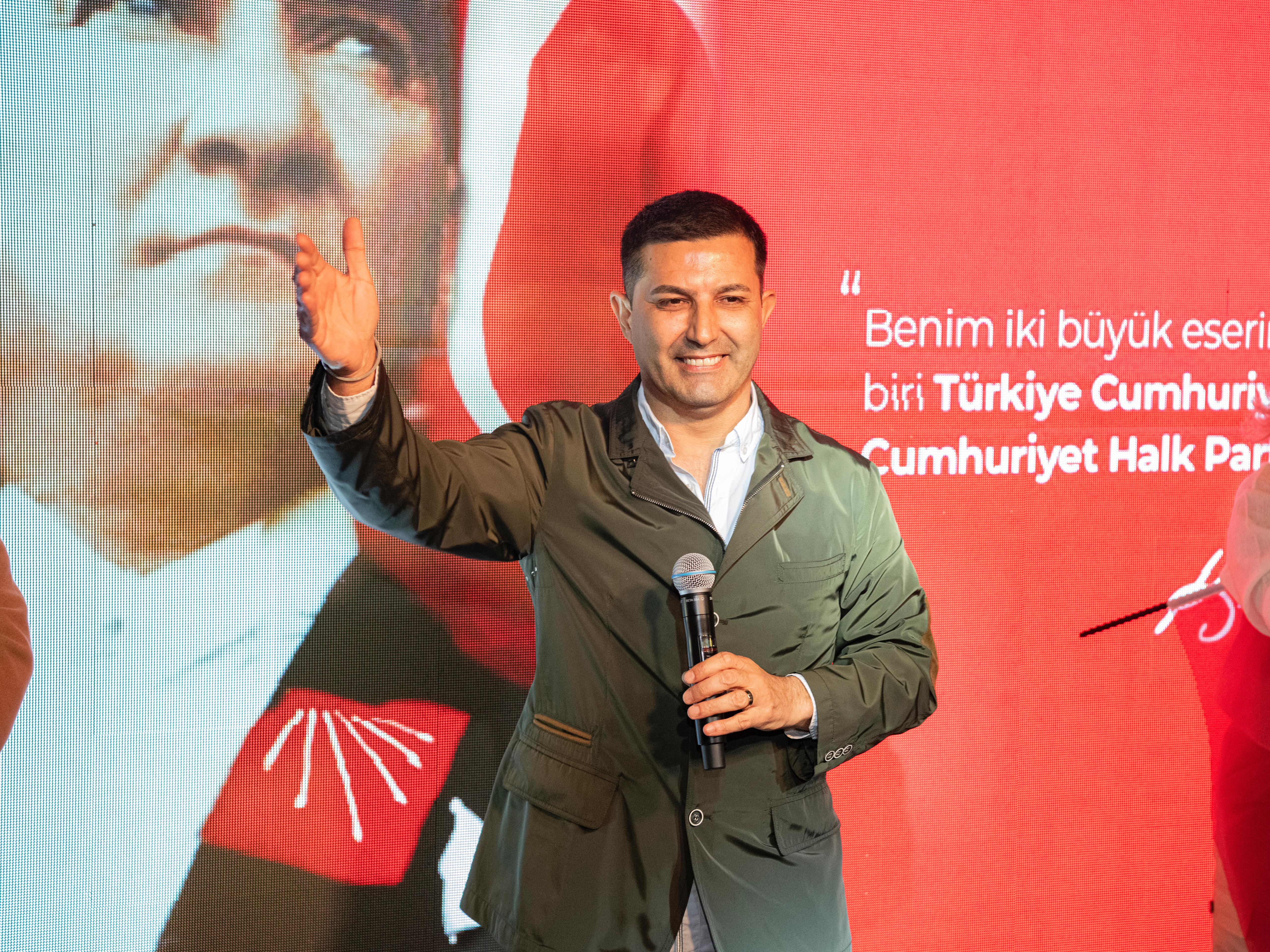 Kuşadası'nda 1. parti CHP oldu