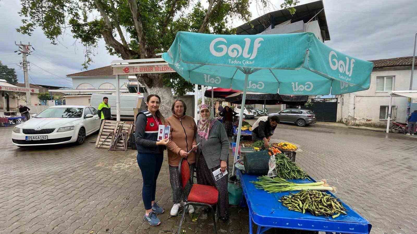 Jandarma kadınları bilgilendirmeye devam ediyor