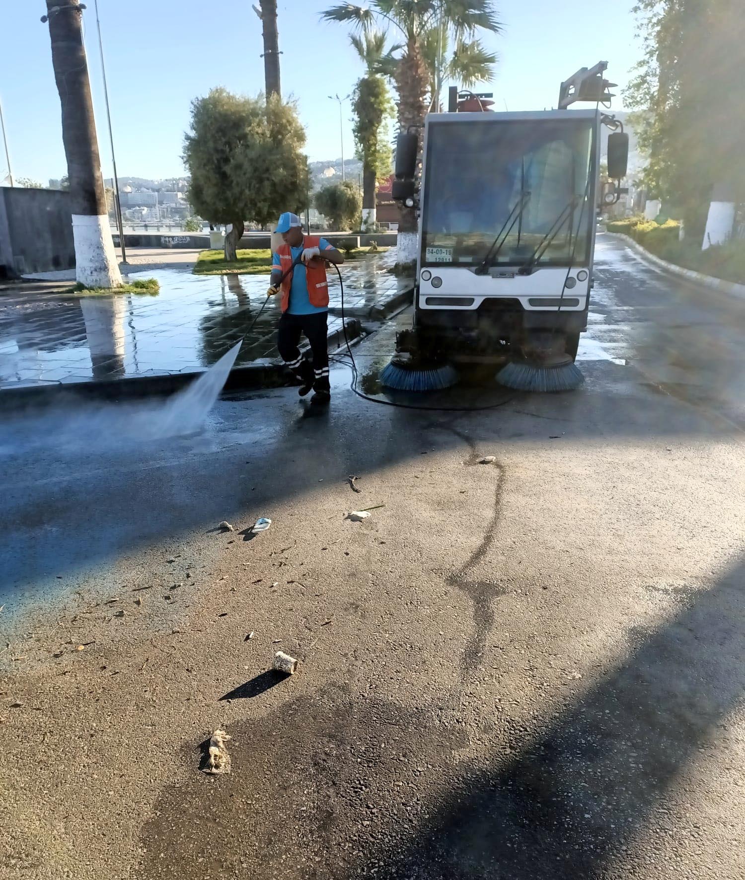 Kuşadası'nda bayram boyunca 2 bin 104 ton çöp toplandı