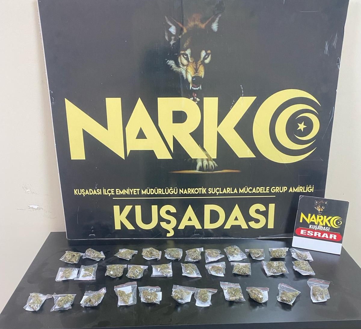 Kuşadası'nda şüpheli şahıs polis ekipleri tarafından yakalandı