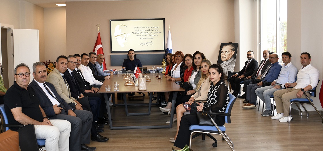 Kuşadası protokolünden Başkan Ömer Günel'e tebrik ziyareti