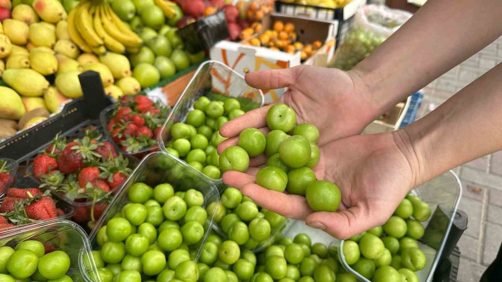 Erik tezgahlara düştü, fiyatı şok etti