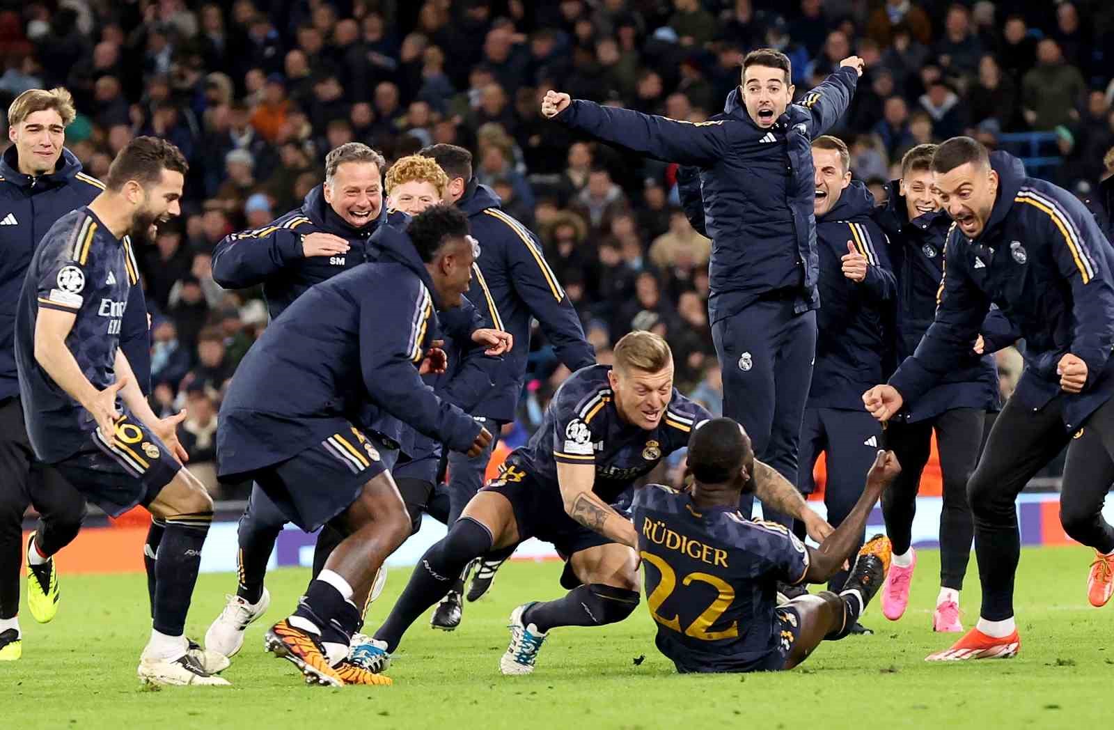 Efsaneler yarı finale yükseldi!