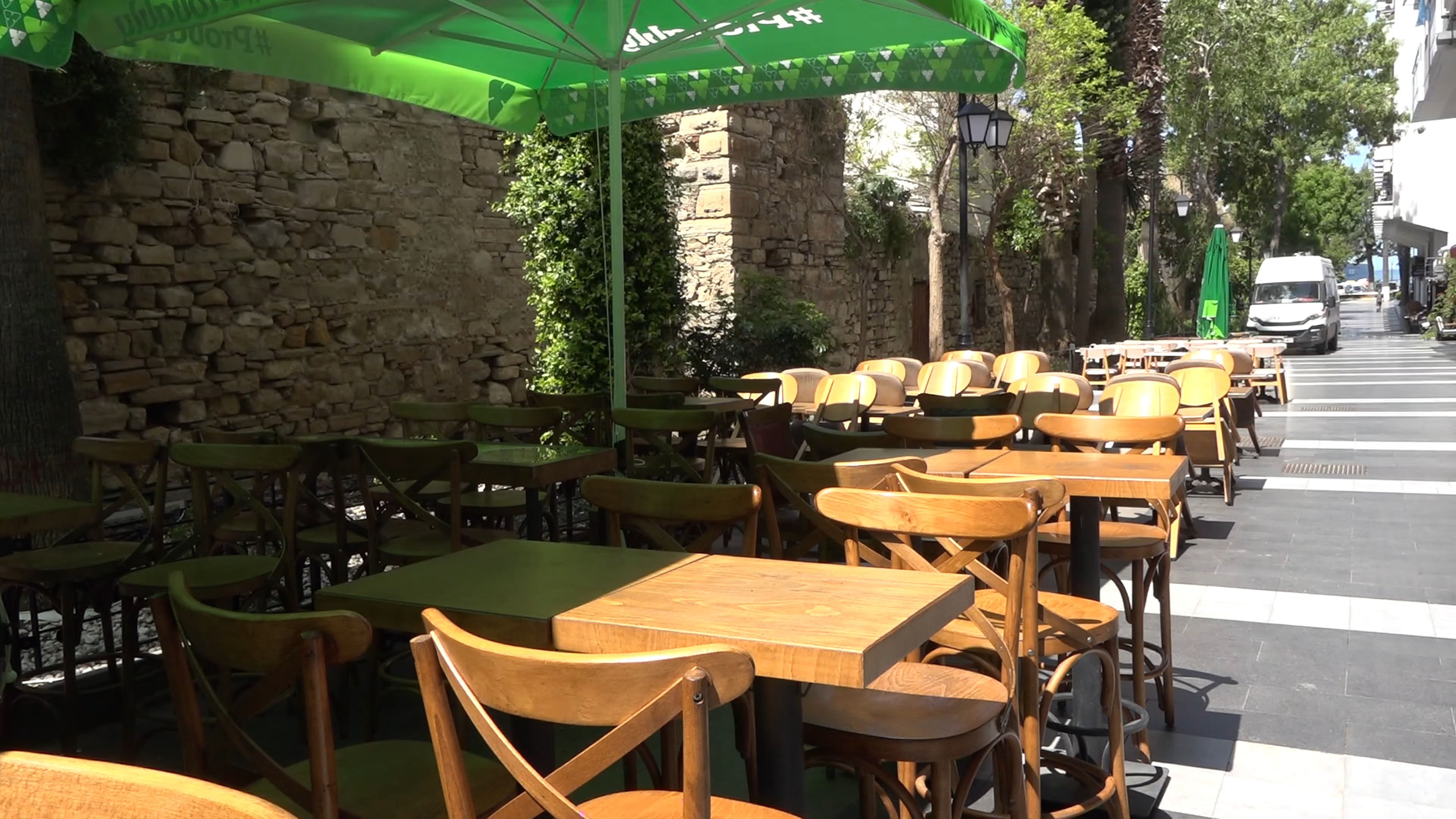 Hafta sonu boykotunda masalar boş kaldı