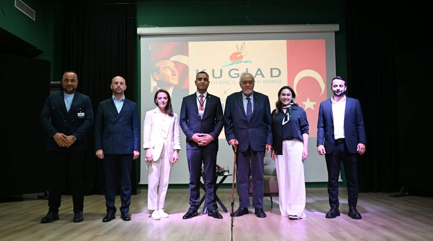 İlber Ortaylı Kuşadası’nda sevenleriyle bir araya geldi