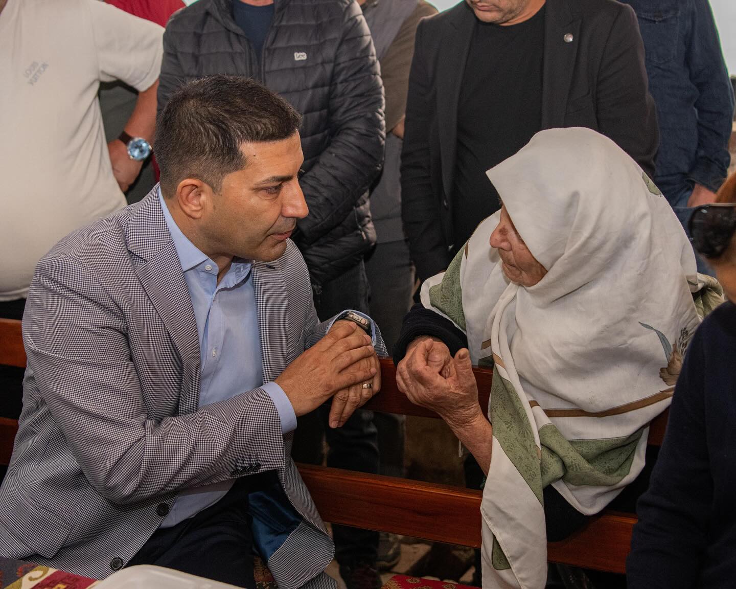 Başkan Ömer Günel, Haftanın ilk gününe Yeniköy'lü Kadınların Taleplerini alarak başladı