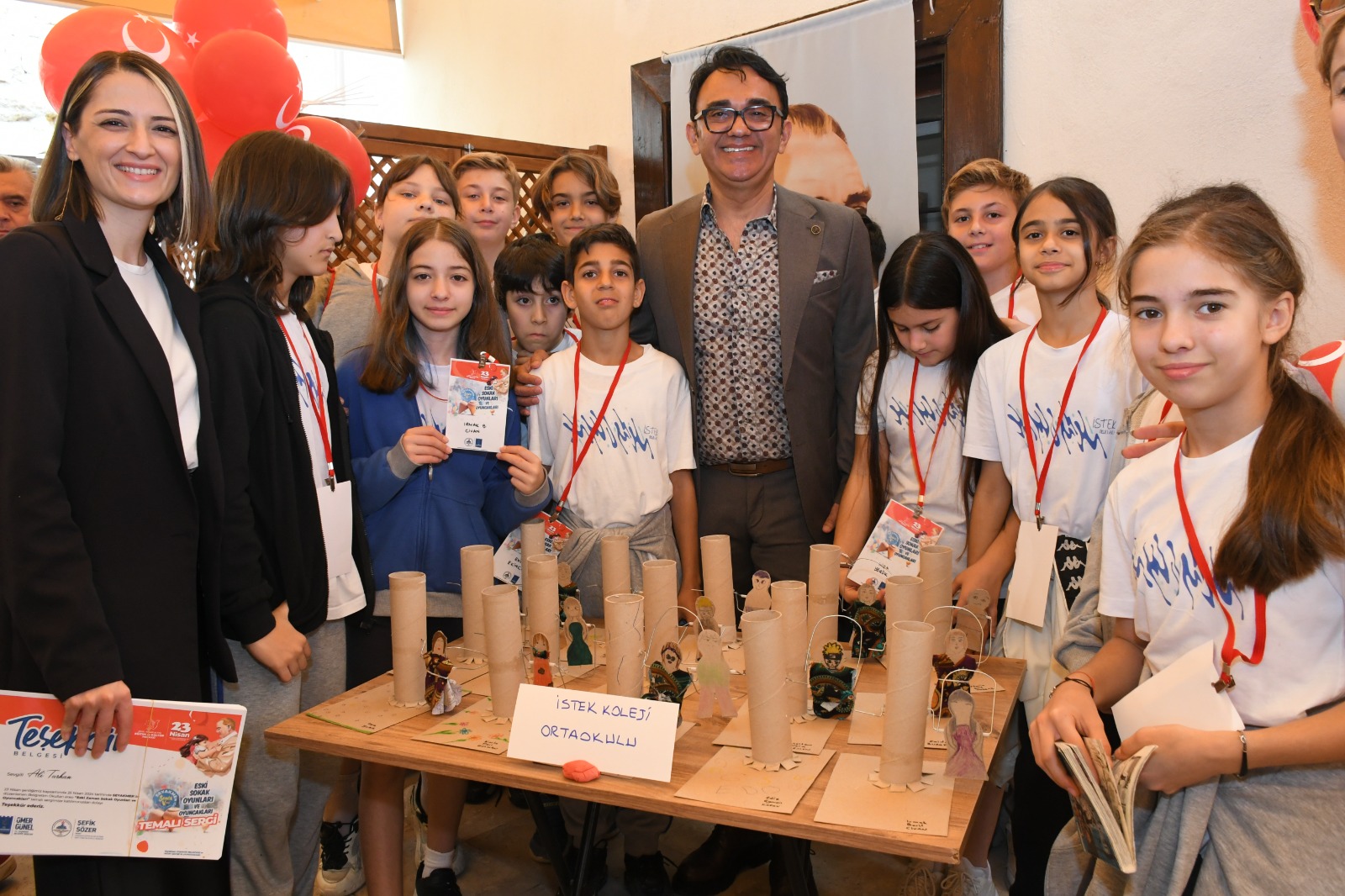 Kuşadalı çocuklar geçmişi günümüze taşıdı