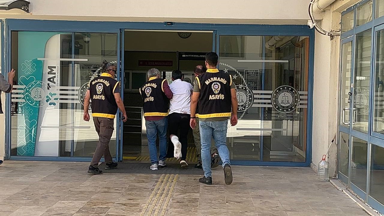 Marmaris’te bir kadını bıçaklayarak öldüren şahıs tutuklandı