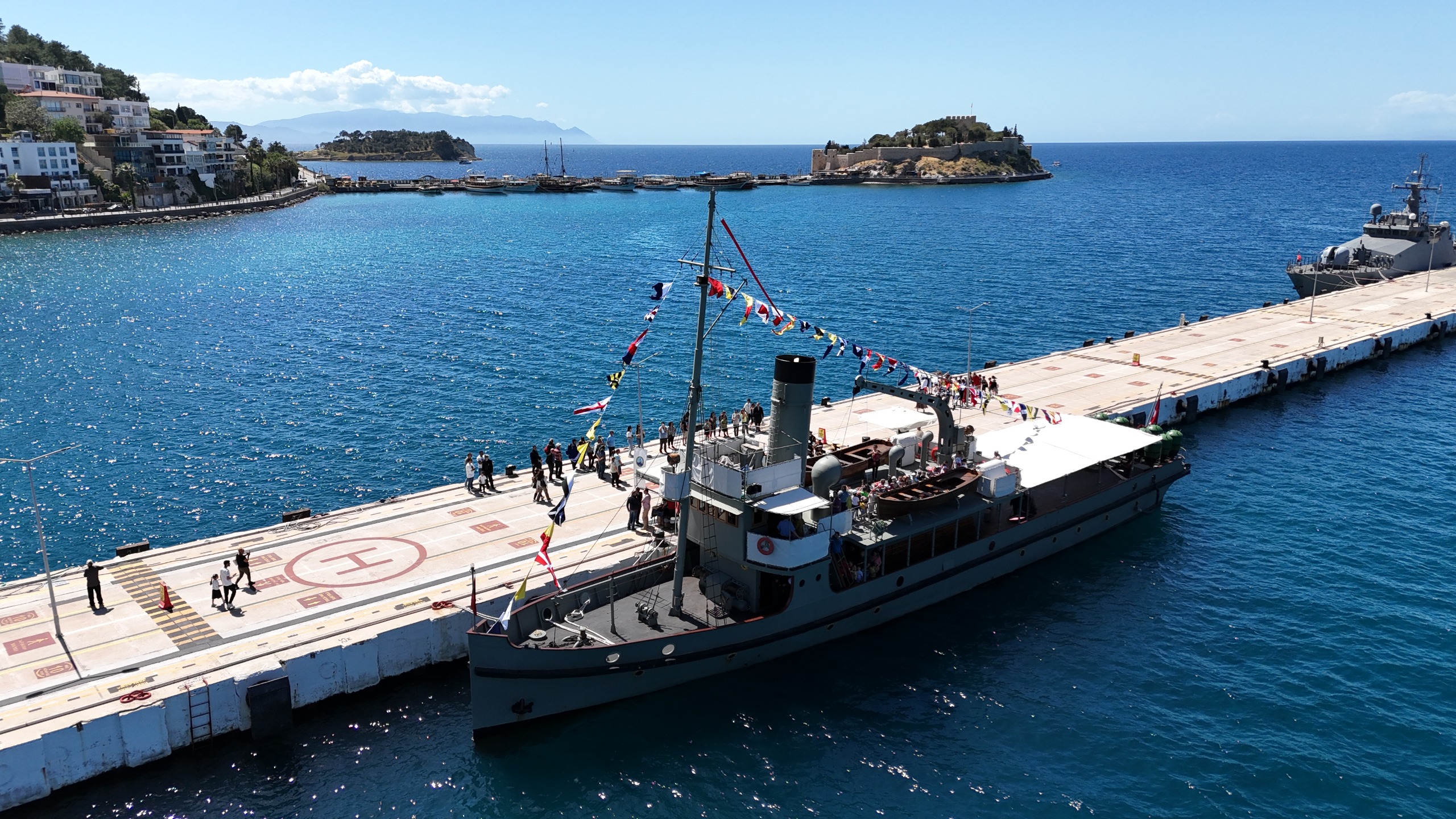 'TGC NUSRET' Kuşadası'nda ziyarete açıldı