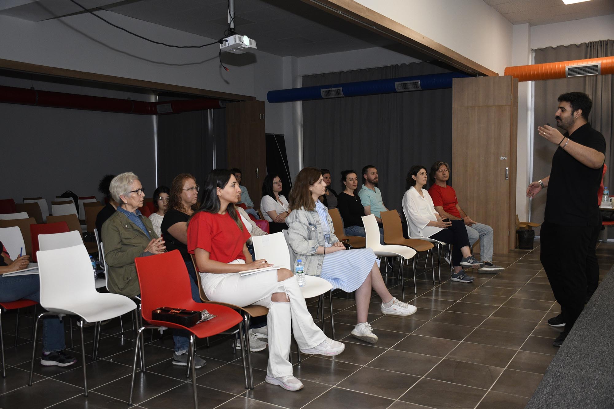 Kuşadası'nda 'Otizm Eğitim Zirvesi' düzenlendi