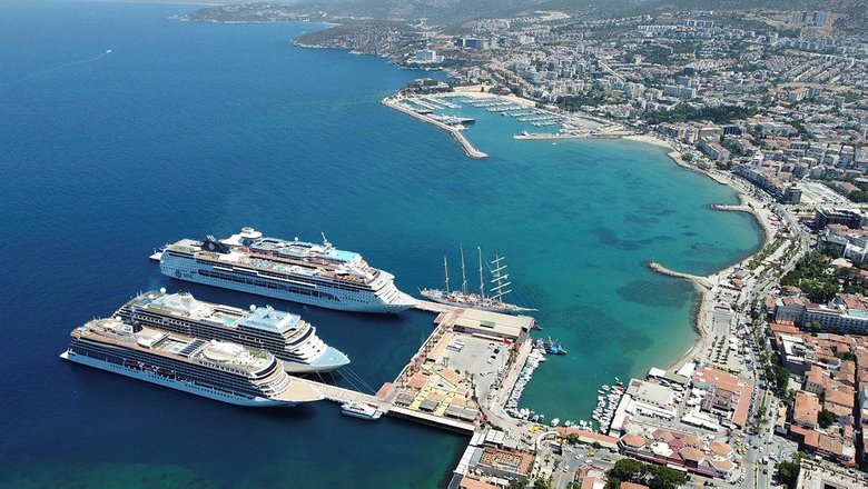 3 lüks gemi Kuşadası Limanı'nda!