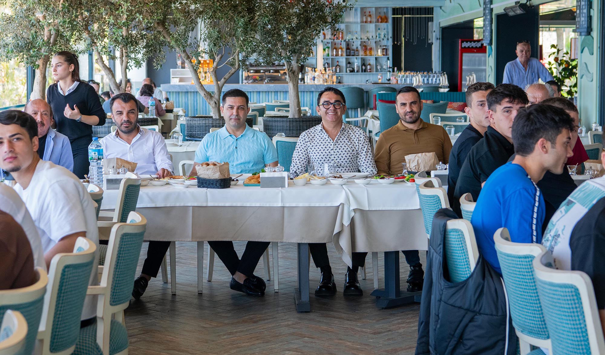 Başkan Ömer Günel, Kuşadasıspor ile kahvaltıda buluştu