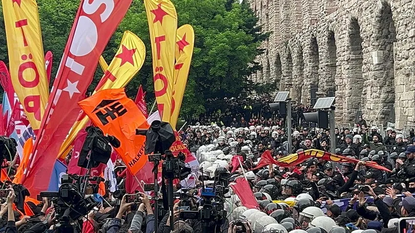 Son Dakika! Saraçhane'den Taksim'e yürümek isteyen işçilere polis müdahalesi
