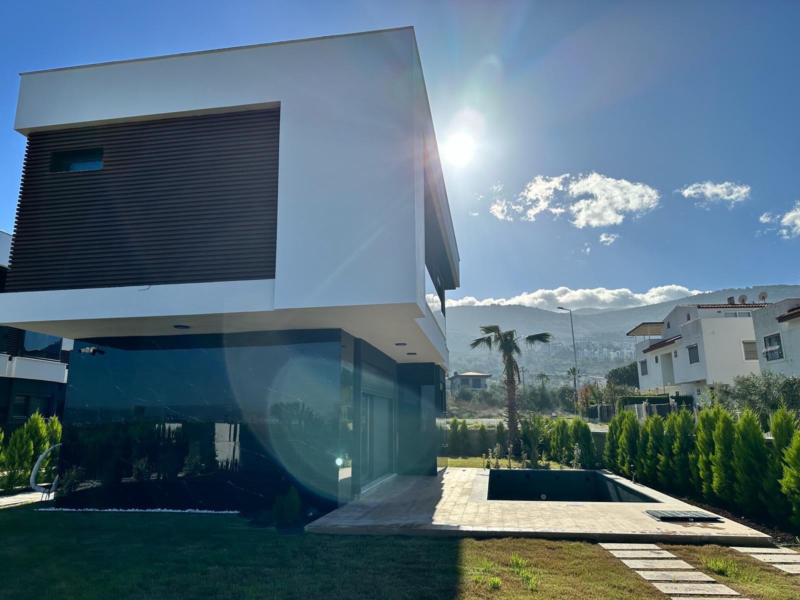 Kuşadası'nda sezonluk villa fiyatları 1 milyon liraya dayandı!