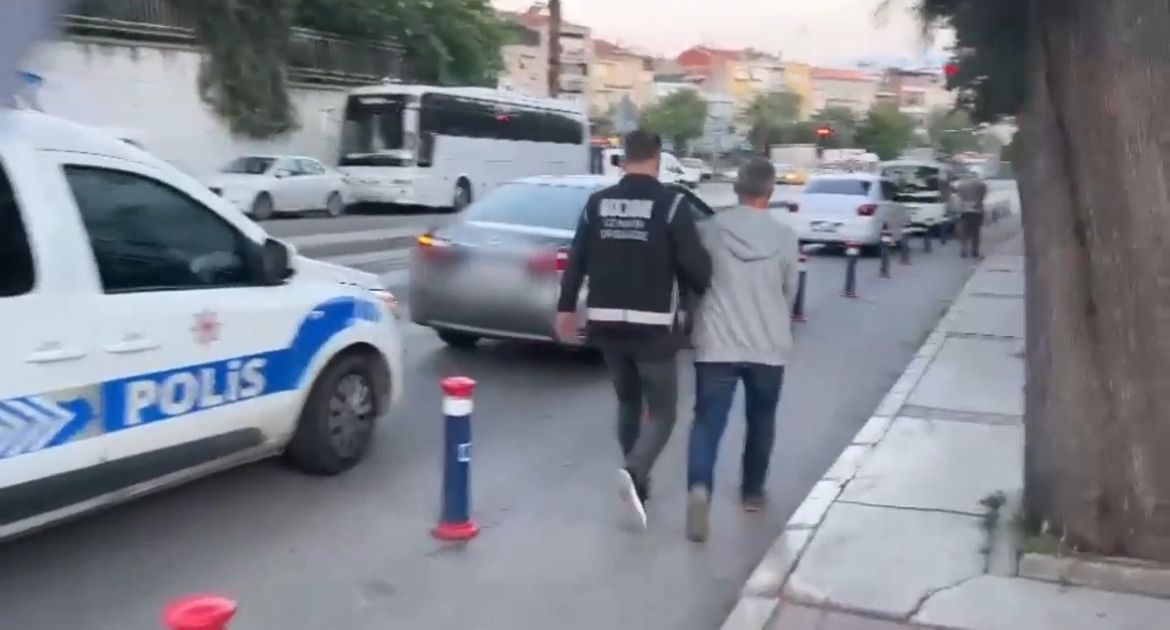 İzmir’de FETÖ operasyonu: 31 gözaltı
