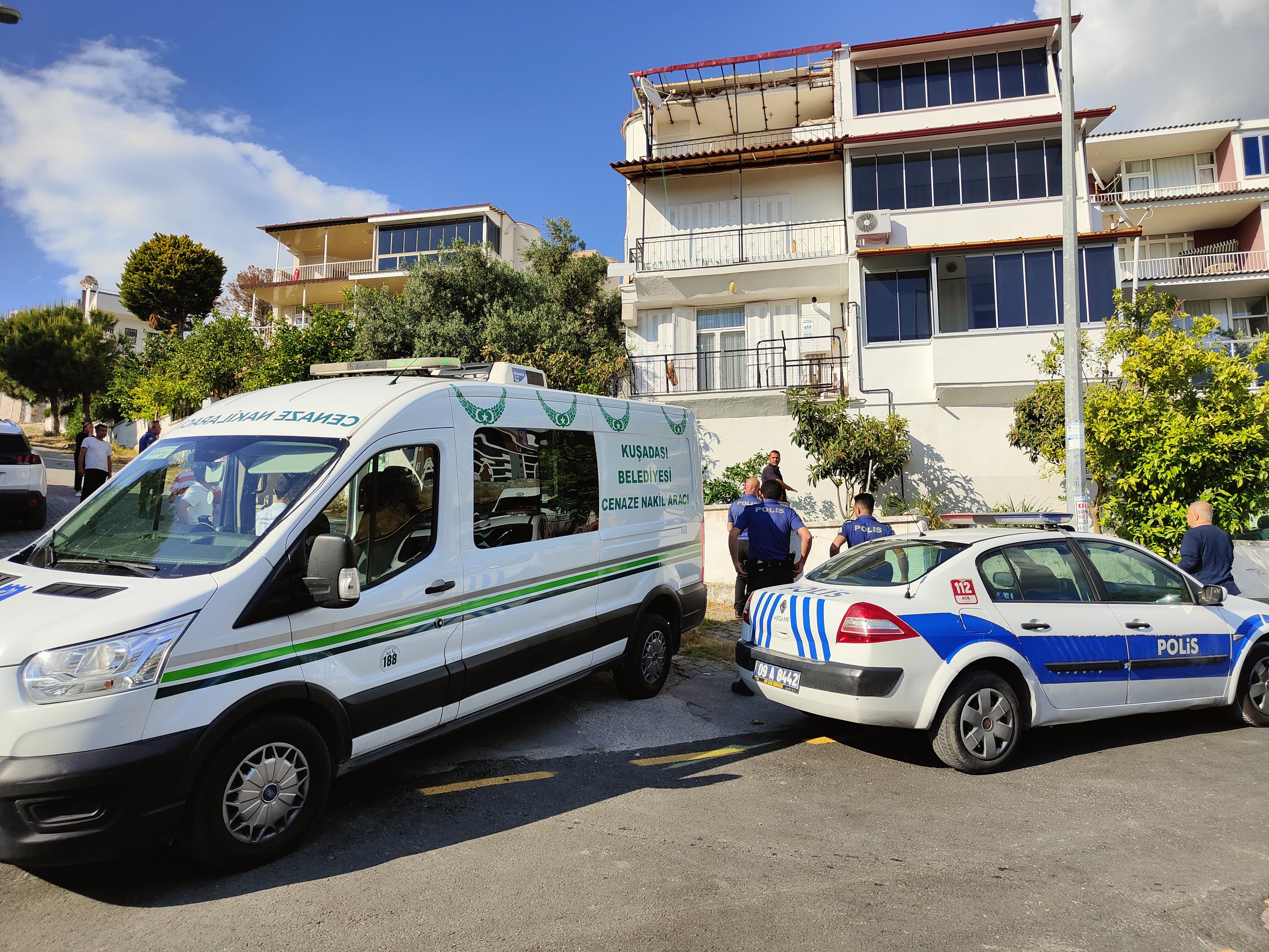 Kuşadası’nda çatıdan düşen yaşlı adam hayatını kaybetti