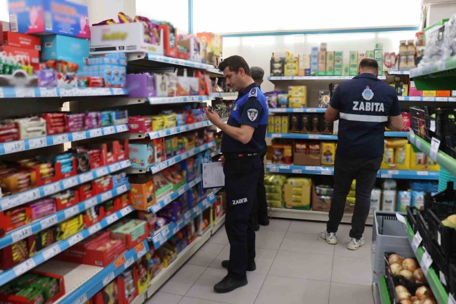 Koçarlı Belediyesi zabıta ekipleri market denetimi gerçekleştirdi