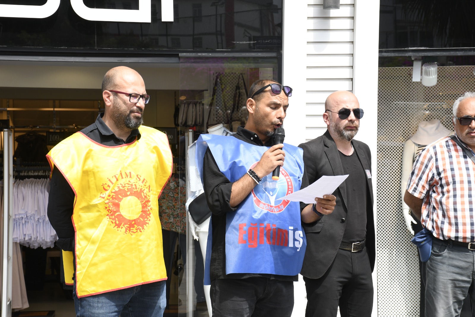 Kuşadası'nda eğitim sendikalarından ortak basın açıklaması: 