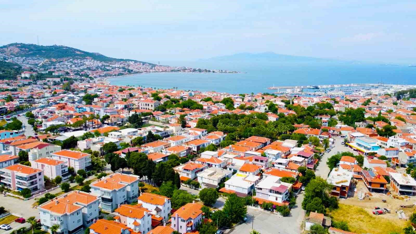 Foça’da sezonluk ev fiyatları cep yakıyor