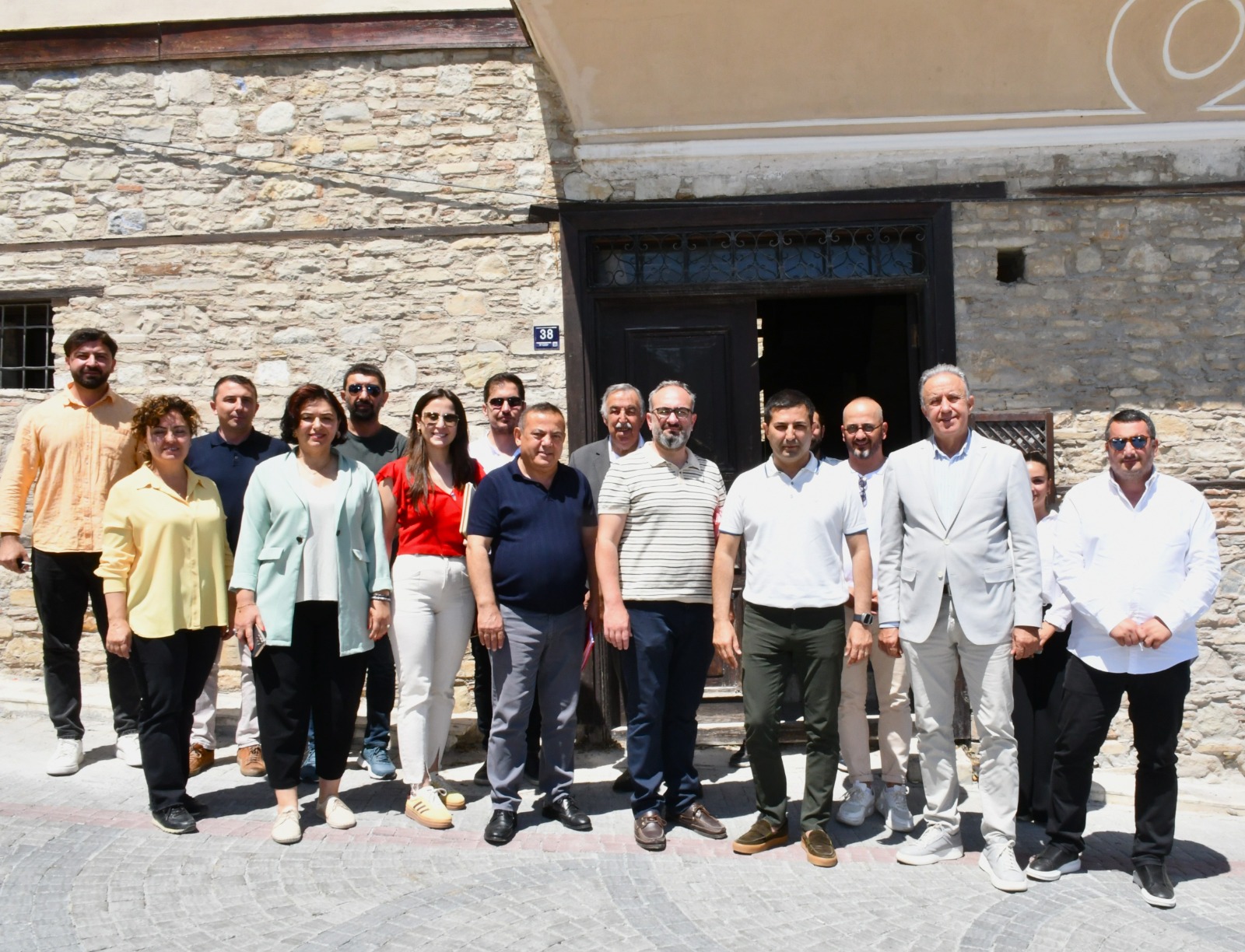 Kuşadası sokakları Başkan Ömer Günel ile kıymetleniyor!