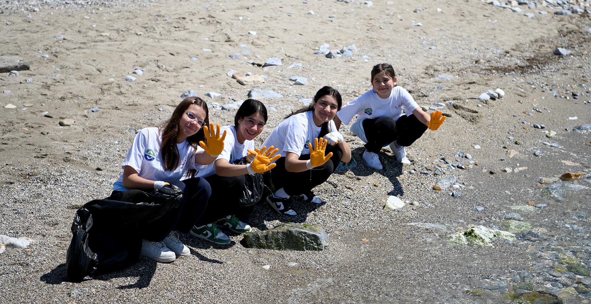 Kuşadası’nda kıyı temizliği!