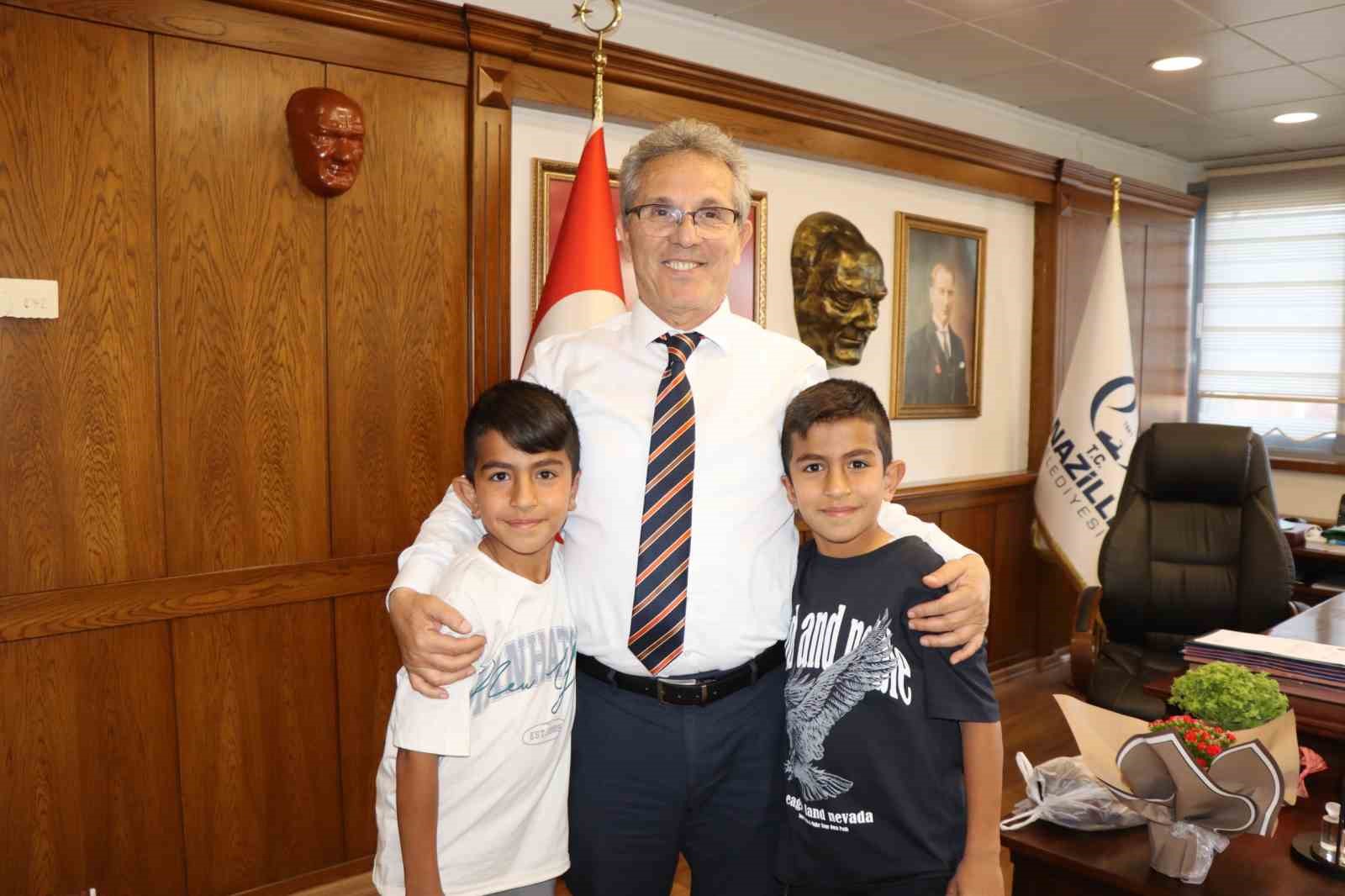 Başkan Tetik, Halk Günü’nde vatandaşın sorunlarını dinledi