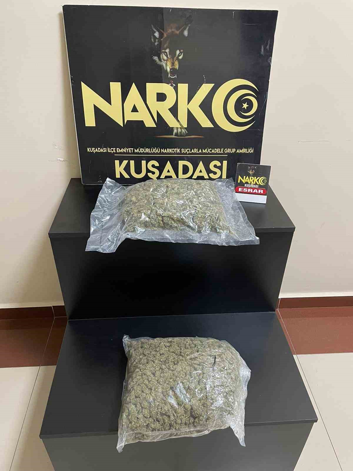 Kuşadası'nda uyuşturucu alışverişi yapan şahıslar suçüstü yakalandı